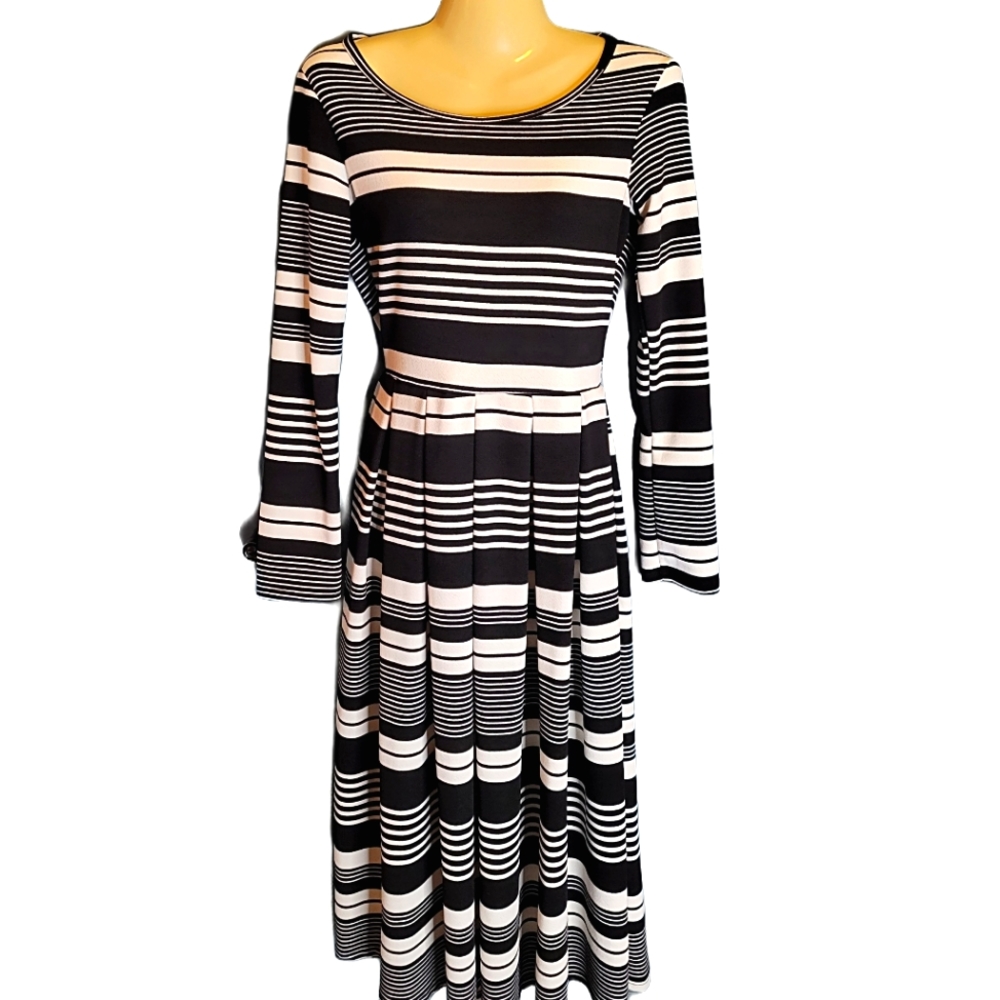 ⚜(1 MD LEFT)- BLACK STRIPE LONG SLEEVE MIDI DRESS - Picture 3 of 6